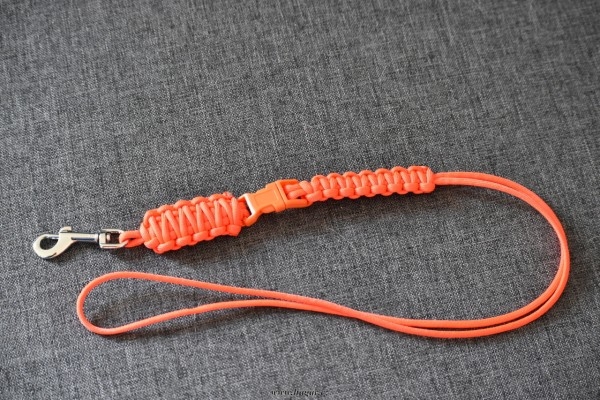 Obrázek pro Paracord klíčenka s trojzubcem